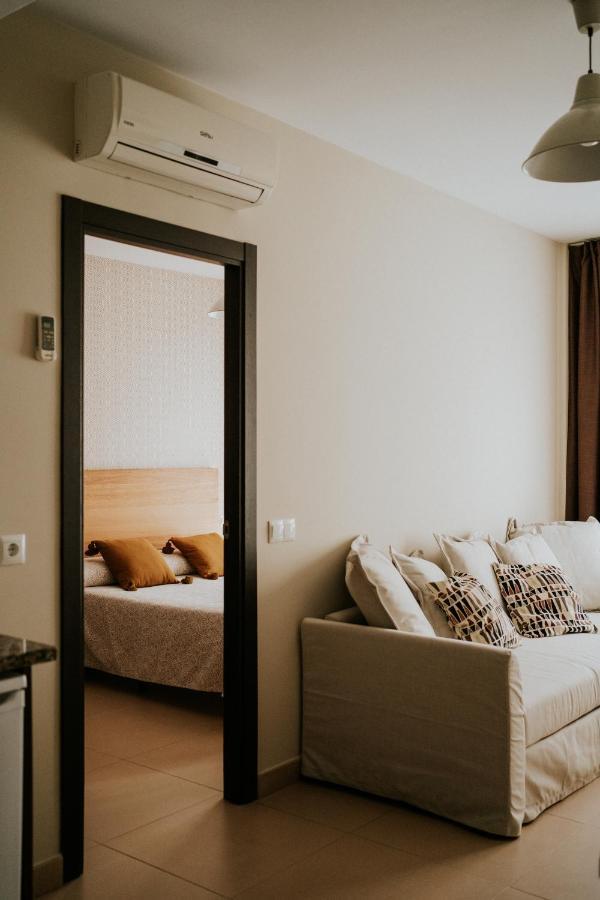 Apartamentos Poniente - Mares Торре-дель-Мар Екстер'єр фото