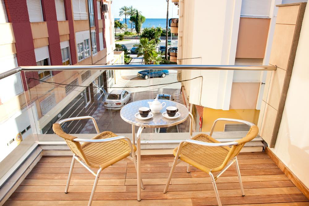 Apartamentos Poniente - Mares Торре-дель-Мар Екстер'єр фото